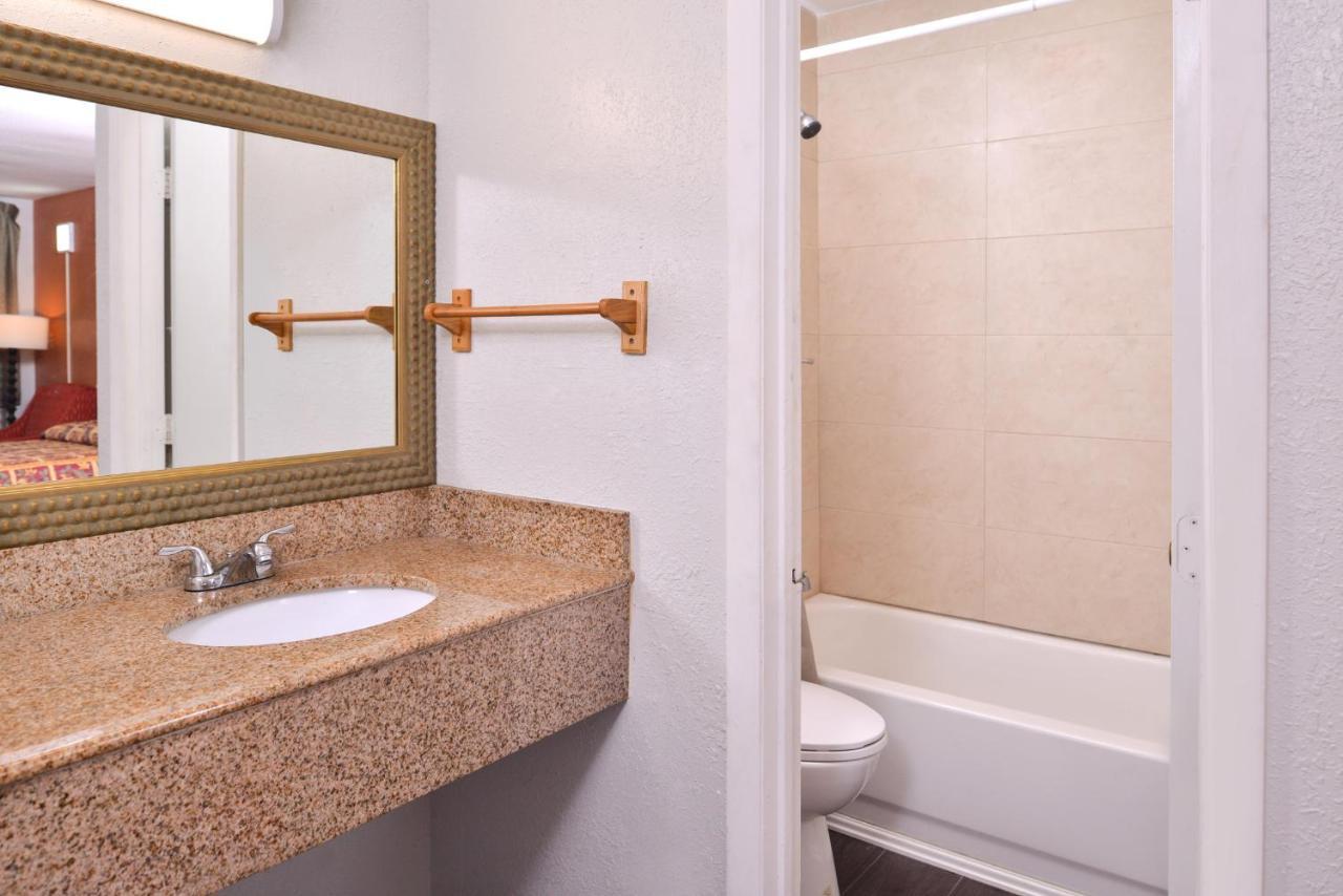 Americas Best Value Inn Richmond South Bellwood Exterior foto